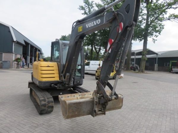 2011 VOLVO EC 55