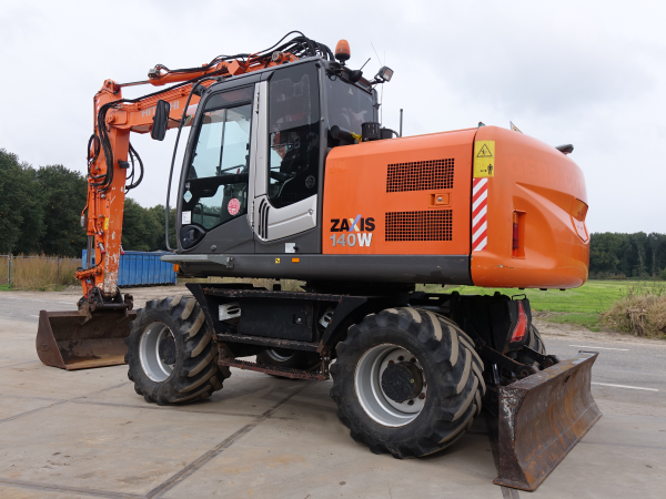 2008 Hitachi ZX140W – Bild 2