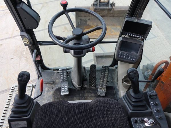 2008 Hitachi ZX140W – Bild 4