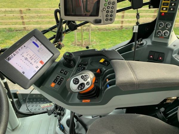 2015 CLAAS AXION 830 – Bild 4