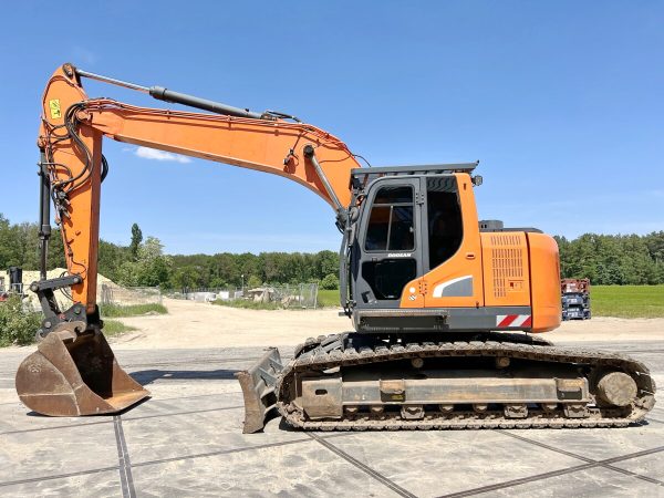 2017 Doosan DX235LCR-5