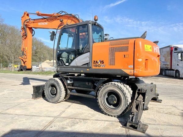 2016 Hitachi ZX190W-5B – Bild 3