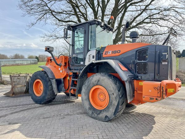2016 Hitachi ZW180-5B – Bild 3
