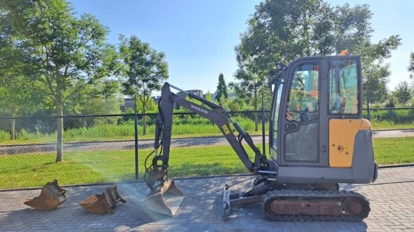 2017 Volvo EC18D