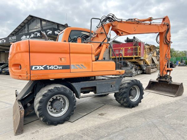 2010 Doosan DX140W – Bild 4