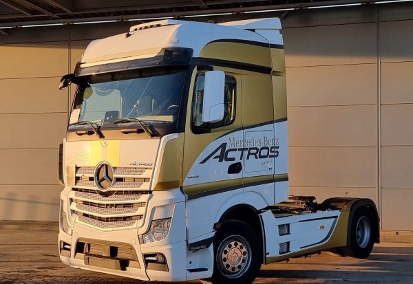 2019 Mercedes Actros 1853 4X2 BigSpace Retarder 2x Tanks Standklima Euro 6 – Bild 2