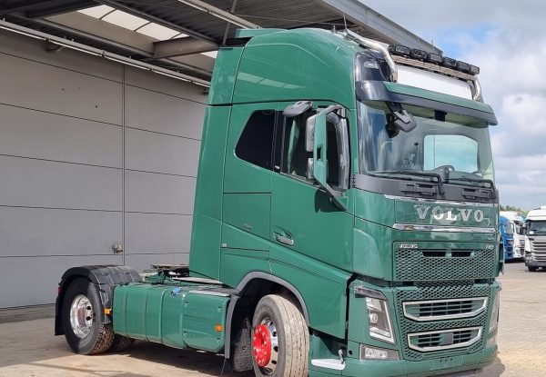 2018 Volvo FH16 750 4X2 Tractorhead XL VEB+ I-Park Cool ADR ACC Xenon Euro 6