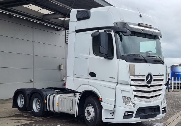 2018 Mercedes Actros 2653 6X2  Giga 2x tanks Standklima Liftachse Xenon Euro 6