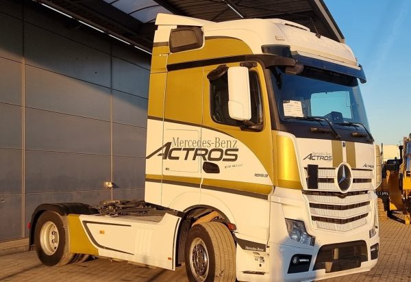 2019 Mercedes Actros 1853 4X2 BigSpace Retarder 2x Tanks Standklima Euro 6