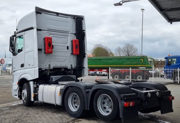 2018 Mercedes Actros 2653 6X2  Giga 2x tanks Standklima Liftachse Xenon Euro 6 – Bild 4
