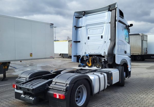 2021 Mercedes Actros 1845 4X2 BigSpace 2x Tanks Mirror Cam Xenon Navi Euro 6 – Bild 5