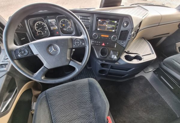 2019 Mercedes Actros 1853 4X2 BigSpace Retarder 2x Tanks Standklima Euro 6 – Bild 5
